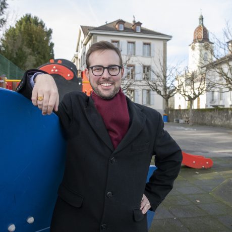 Il retrousse ses manches pour la vie locale