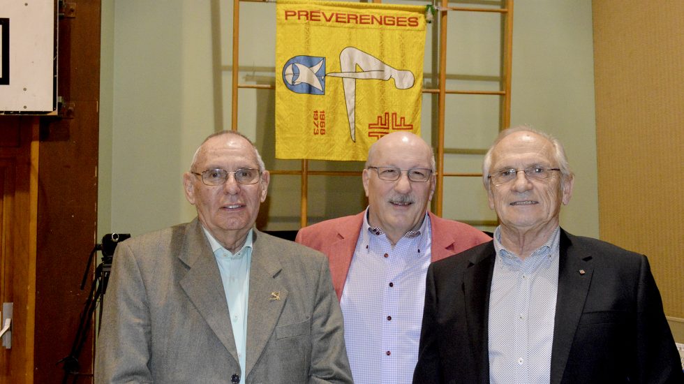 Les gymnastes jubilent sur scène tous ensemble