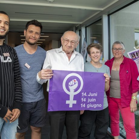 Grève des femmes au centre du débat
