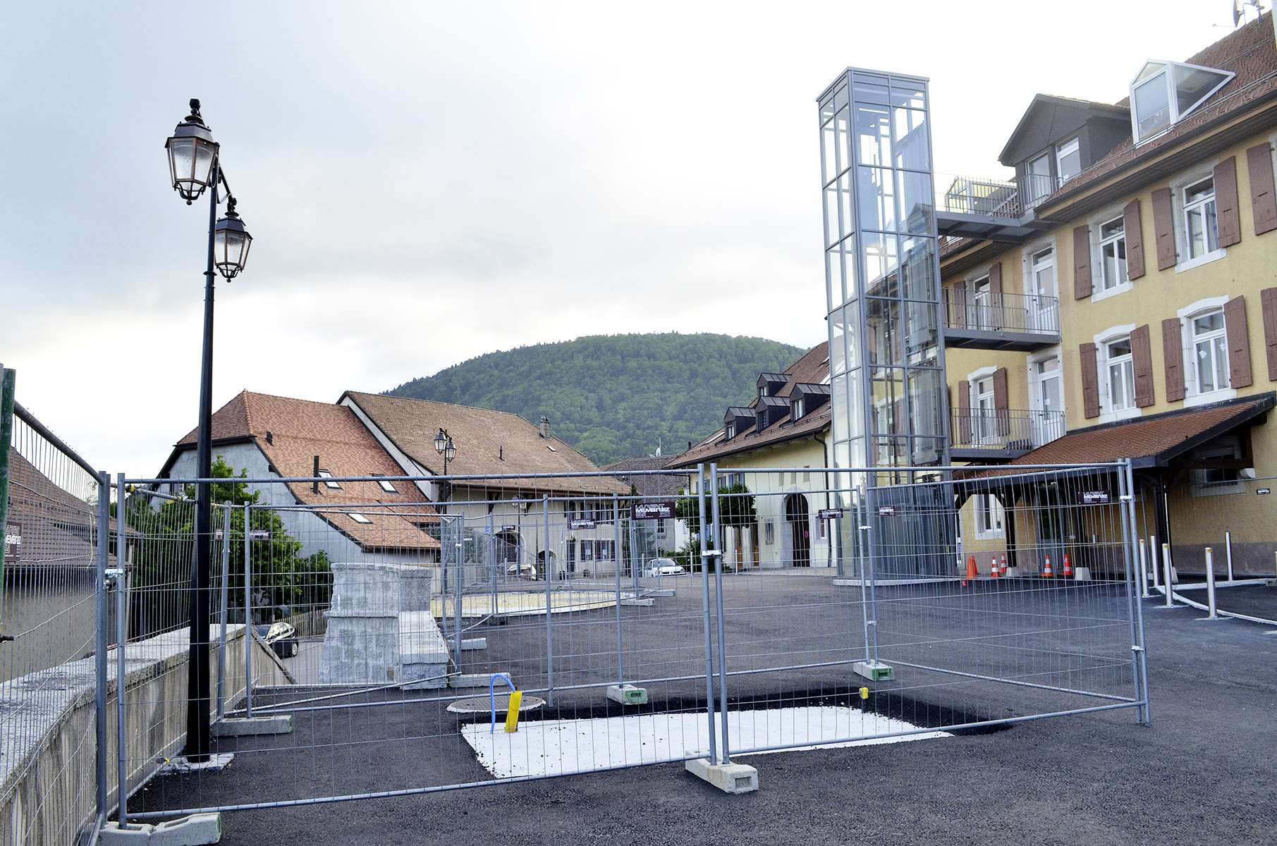 Une fontaine qui finit par tomber à l’eau