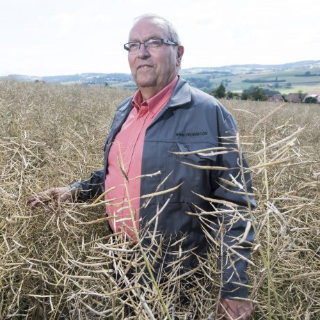 Il lutte contre le désarroi paysan