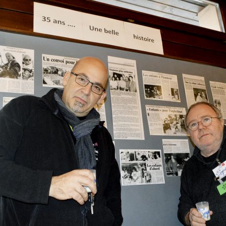 Vide-local sur fond d’anniversaire