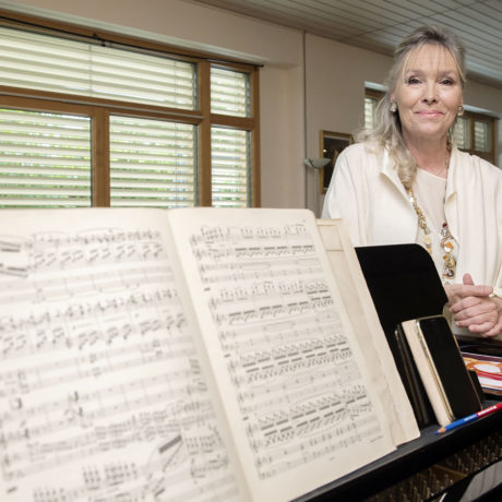 Elizabeth Sombart offre sa musique aux familles touchées par le deuil