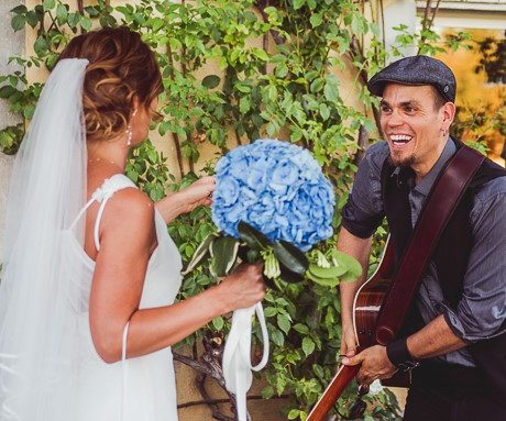 Les animateurs de mariages font grise mine