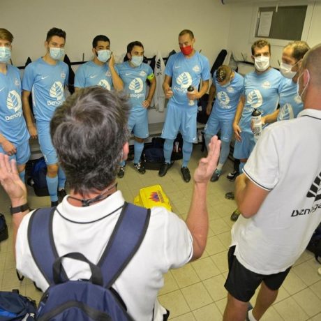 Le foot qui reste avancera masqué