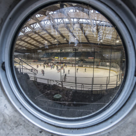 Réunir piscine et patinoire sous le même toit, pour ou contre?