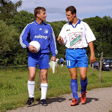 Une photo, une histoire: Quand une légende de la F1 tape dans le ballon