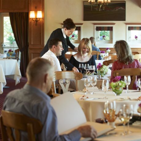 Les restaurants n’ouvriront pas avant le 26 mai