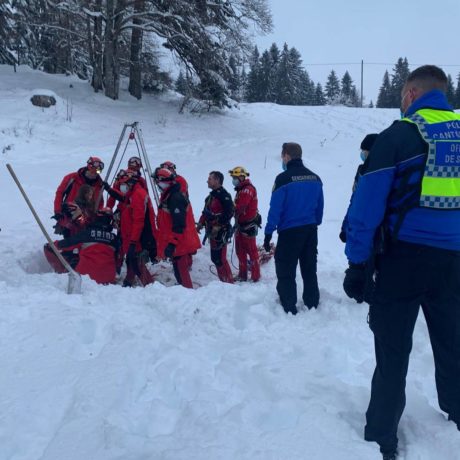 Opération de sauvetage d’une jeune fille au Mollendruz