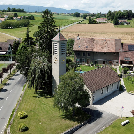 Des antennes bichonnées sous les clochers