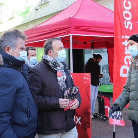 La foire aux flyers politiques est rouverte