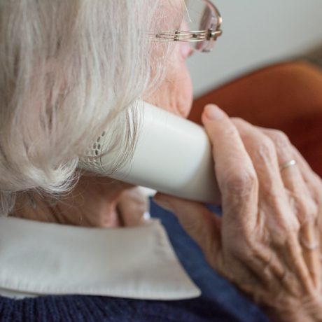 Une Centrale des solidarités pour aider les personnes isolées