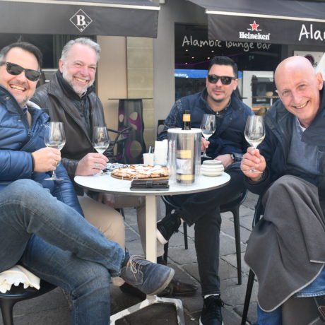 On pourra être six à l’intérieur d’un bistrot