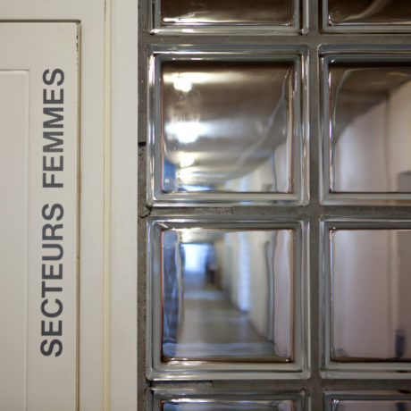 Lonay: Un ancien gardien de prison jugé pour abus sexuels
