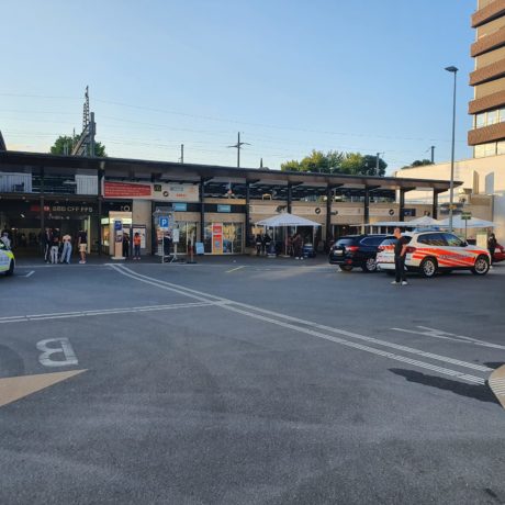 Un homme abattu sur le quai de la gare