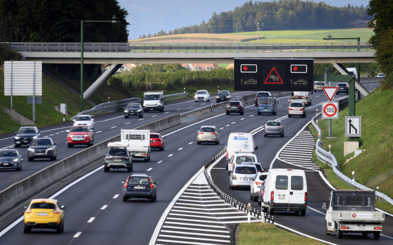 Feu rouge pour doser les entrées sur l'autoroute à Cossonay - Vimarsana News