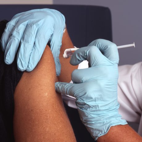 Les experts de la Confédération veulent accélérer la vaccination