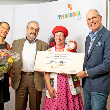 Théodora reçoit un prix pour son engagement