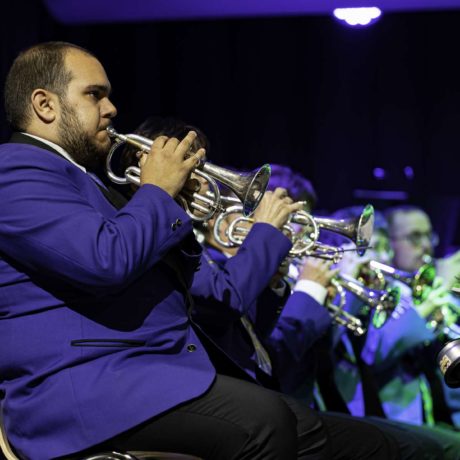 Les fanfares sur le devant de la scène