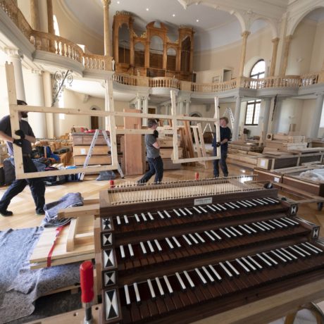 Le nouvel orgue en cours d’installation