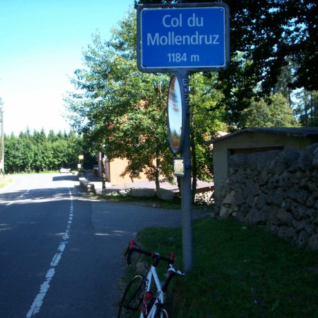 Un motard perd la vie dans le col du Mollendruz