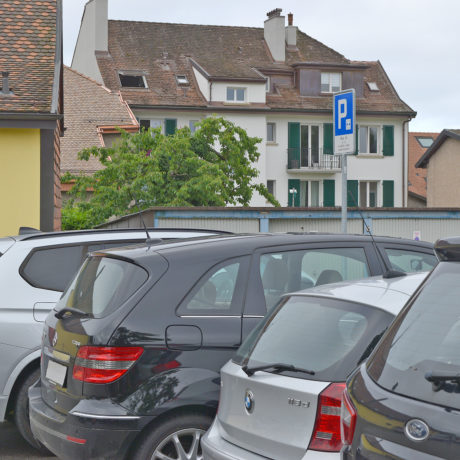 À Echichens, les places de parking font à nouveau jaser