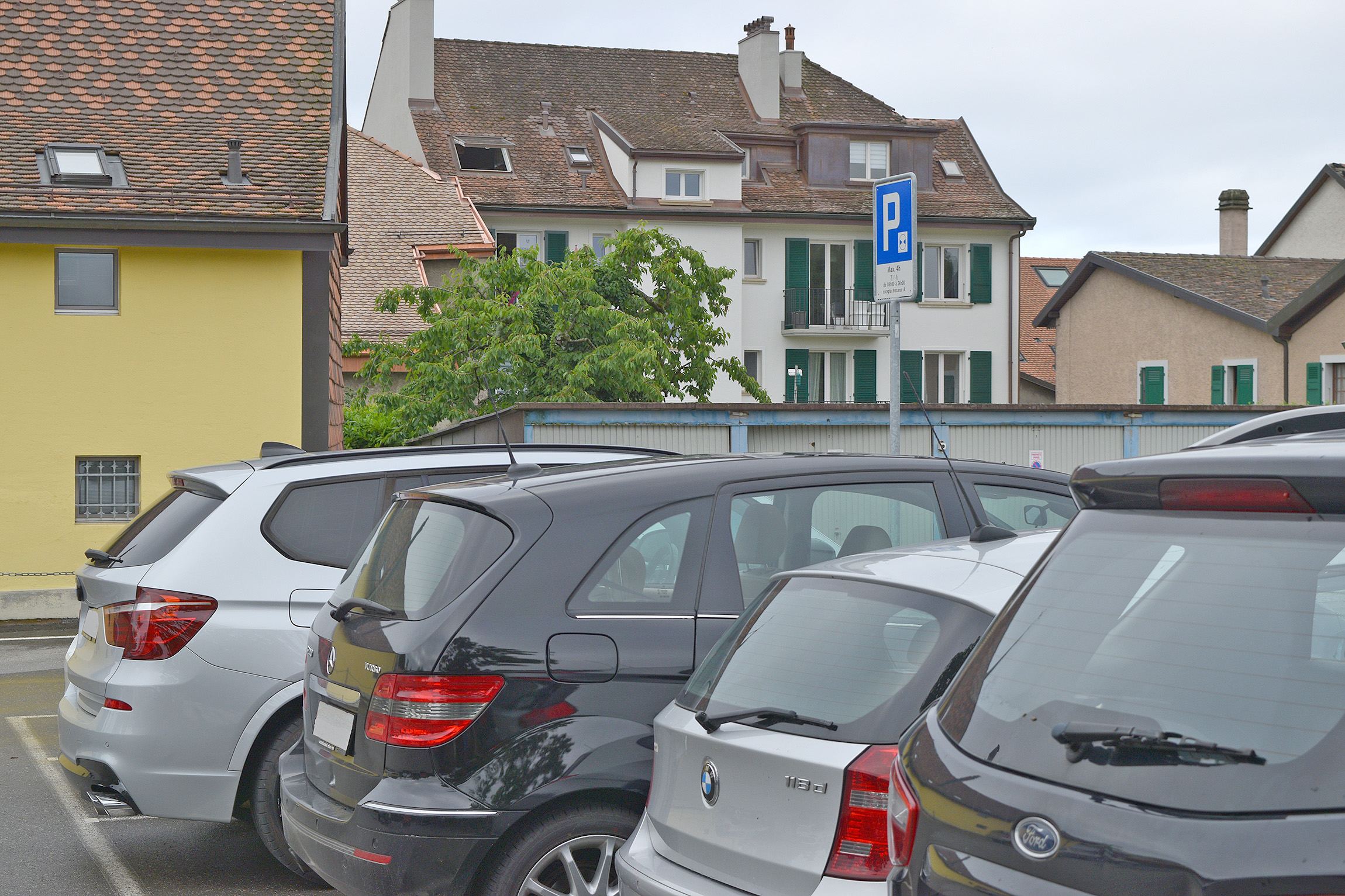 À Echichens, les places de parking font à nouveau jaser