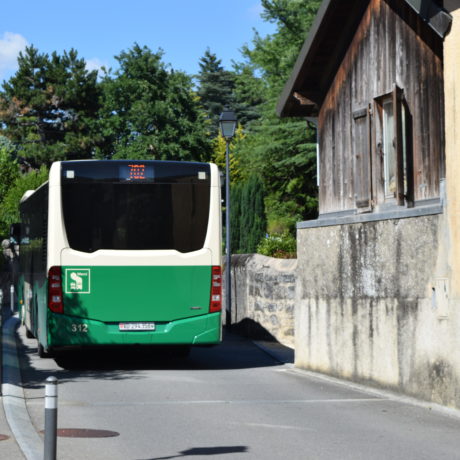 Il propose une rue du Centre à sens unique