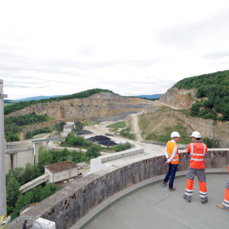 Les activistes font fermer les portes ouvertes d’Holcim