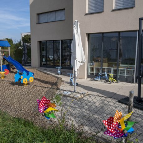 Après la crèche l’école ferme aussi à Montessori
