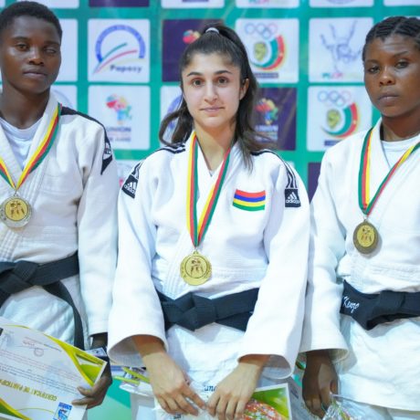 Priscilla Morand parée d’or au Cameroun
