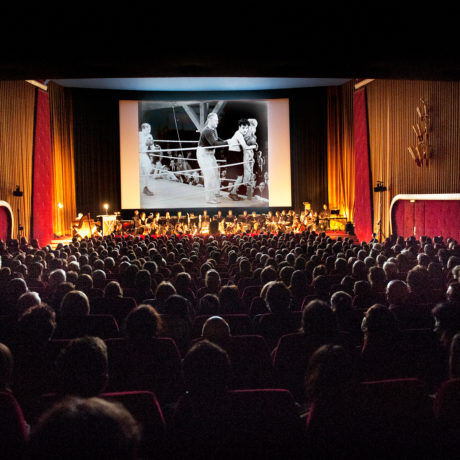 Charlot et sa musique font rire petits et grands