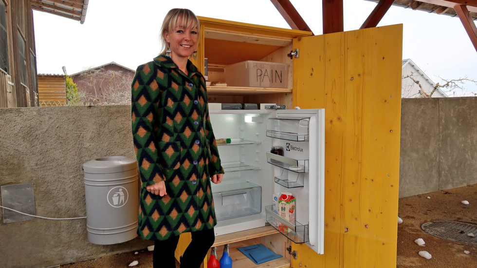 Un frigo à la porte grande ouverte