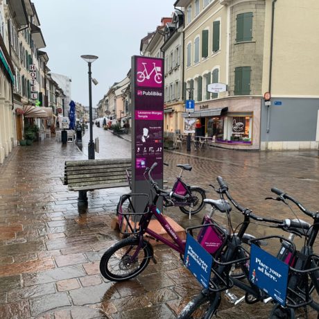 Huit stations violettes à Morges