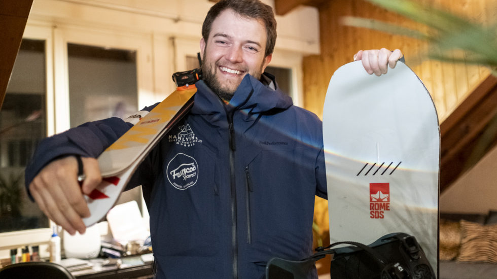 Celui qui met les jeunes du ski club en lumière