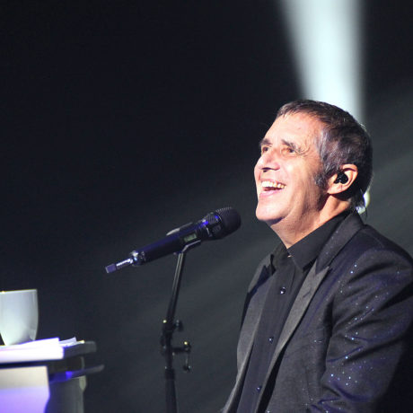 Julien Clerc en mode heureux sur la scène de Beausobre