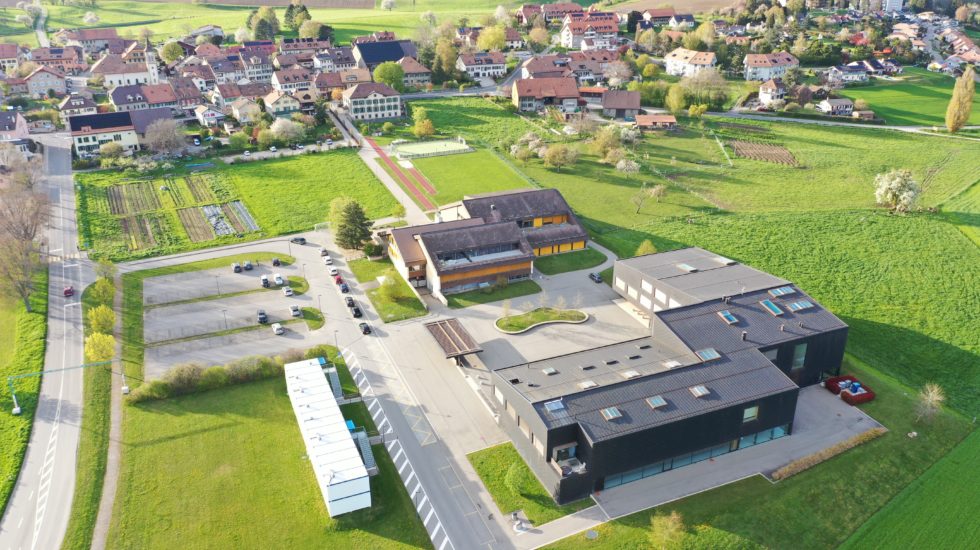 Apples: Des portacabines à défaut de collège