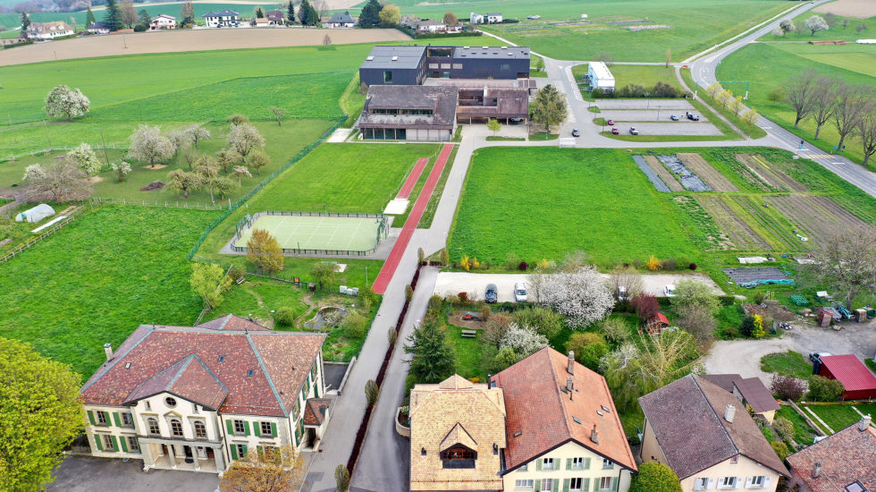 Le nouveau collège retourne dans les tiroirs