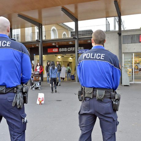 Les policiers morgiens agressés à plusieurs reprises