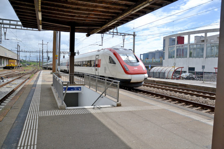 À la gare en fauteuil? Pas de sitôt