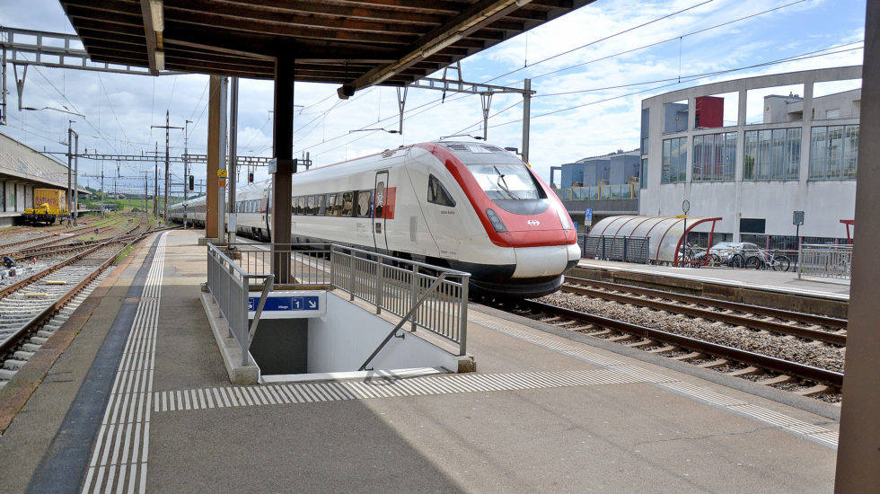 À la gare en fauteuil? Pas de sitôt