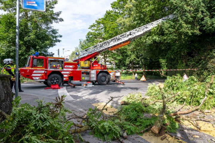 Les pompiers ont rapidement pu dégager la chaussée. Photo: Nicolet