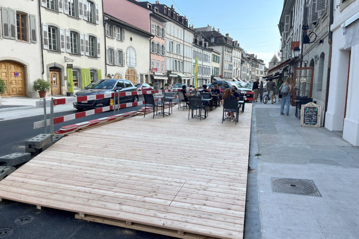 Les terrasses se sont agrandies à la rue Louis-de-Savoie