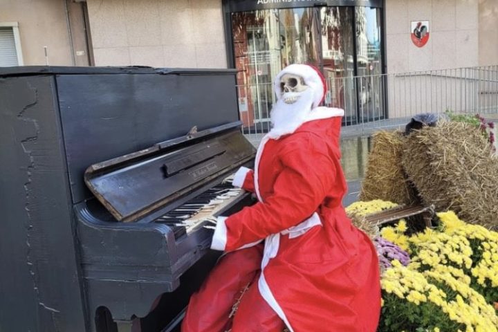 Le squelette du Père Noël n’a pas fait sourire tout le monde