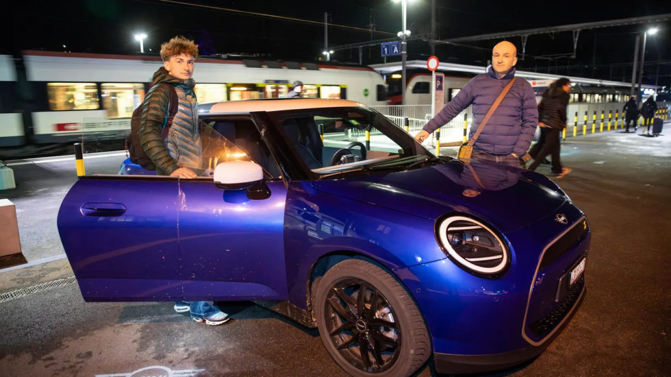 Grogne à La Chaux, où les parents sont forcés de faire le taxi