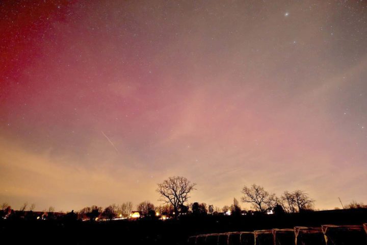 Des aurores boréales dans le ciel