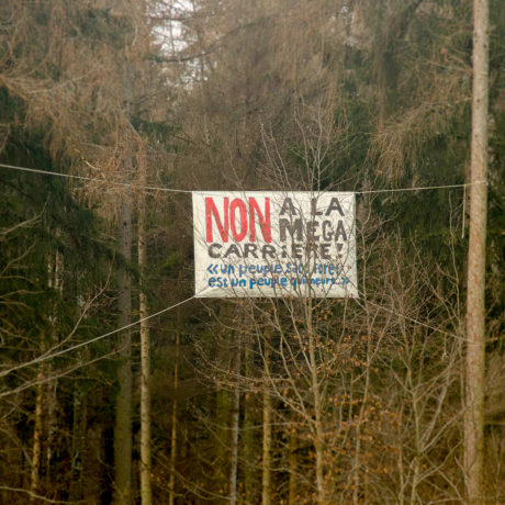 Nouvelles banderoles contre la gravière de Ballens
