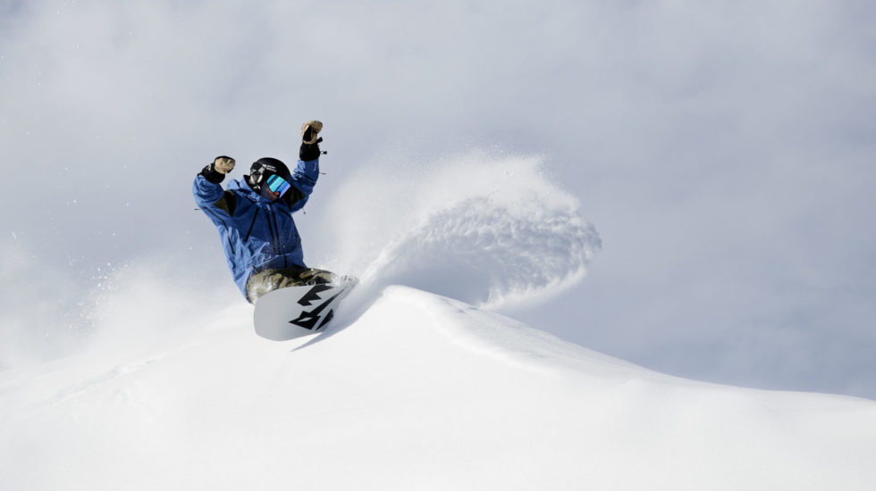 Rémi Benamo réussit son entrée chez les pros du snowboard