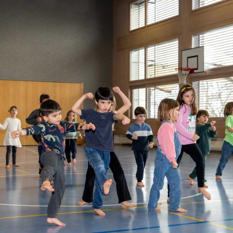 De jeunes élèves en quête de danse à Saint-Prex