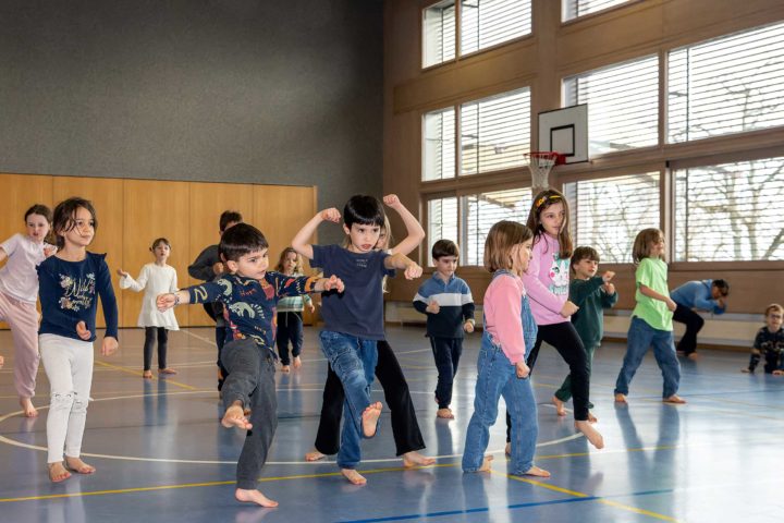 De jeunes élèves en quête de danse à Saint-Prex